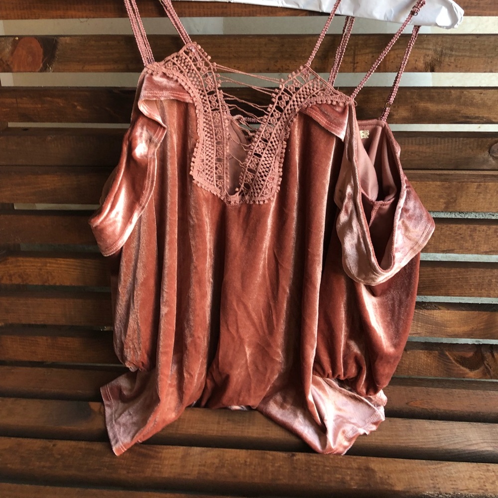 Gimmicks Cold Shoulder